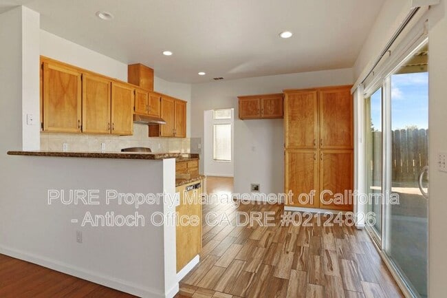 Building Photo - 2304 Yorkshire Ct