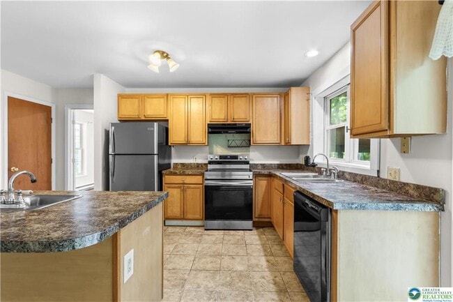 Building Photo - 1229 Fern Dr