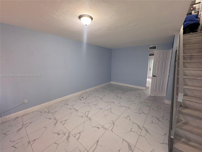 Building Photo - 3977 W 9th Ln