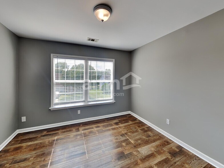 Building Photo - 2412 Newberry Ln