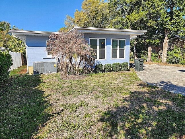 Building Photo - Updated 3-bedroom, 2-bath home