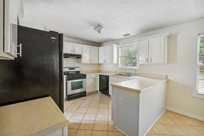 Building Photo - 4255 Old House Dr