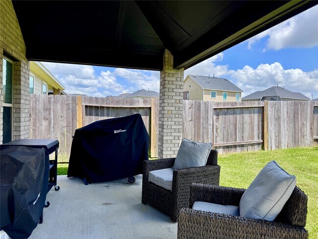 Building Photo - 31307 Balsam Hawk Ln