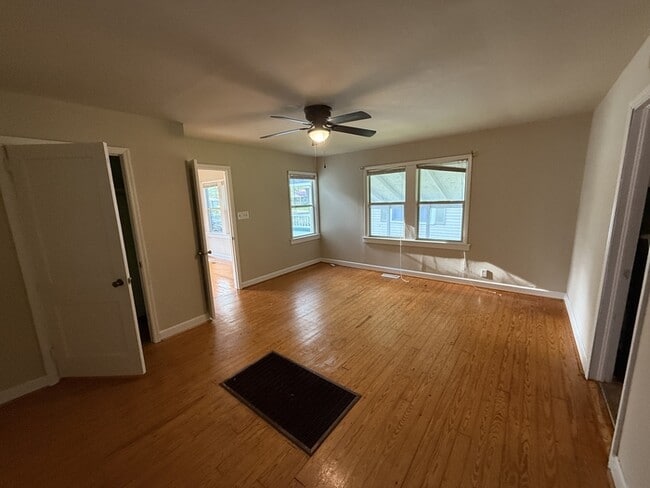 Building Photo - 421 N 34th St