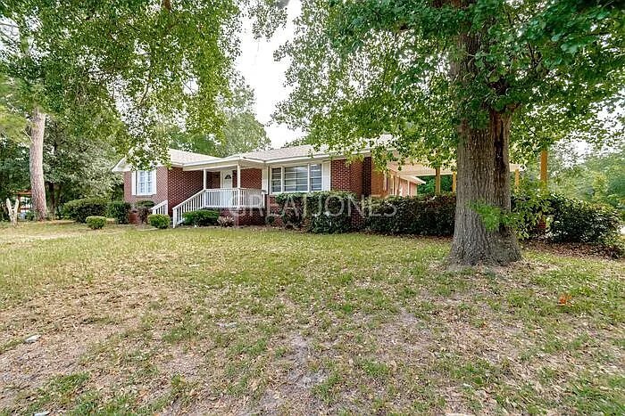 Building Photo - 1303 Whitehorse St