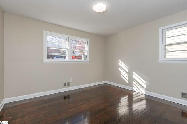 Building Photo - 142 Westover Dr