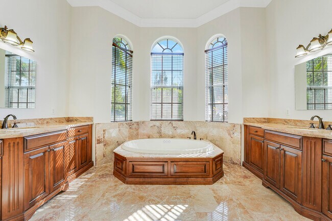 Building Photo - 11985 Carnegie Pl