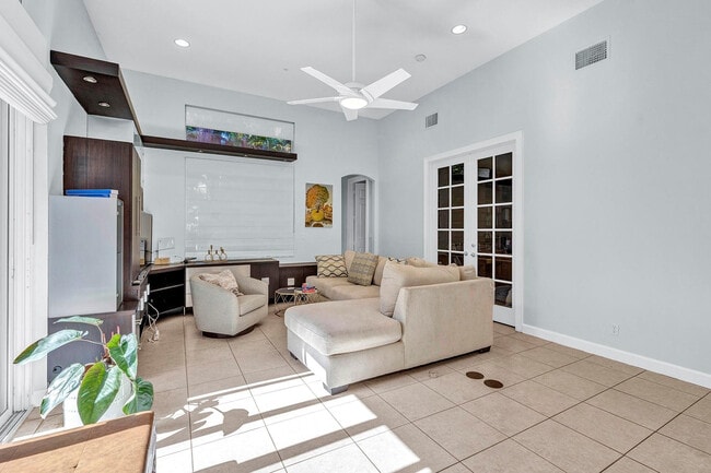 Building Photo - 9737 Parkview Ave