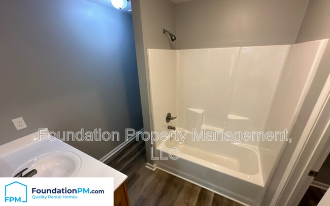 Building Photo - 238 Brook Hollow Dr