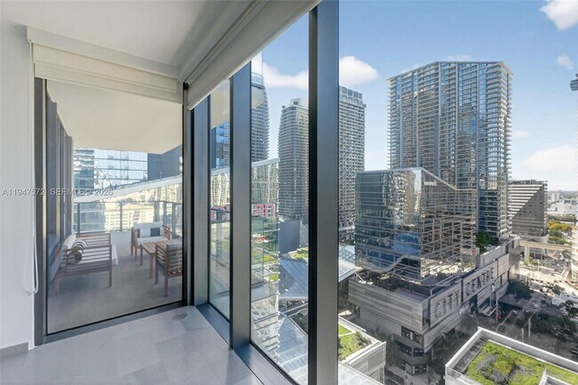 Building Photo - 68 SE 6th St