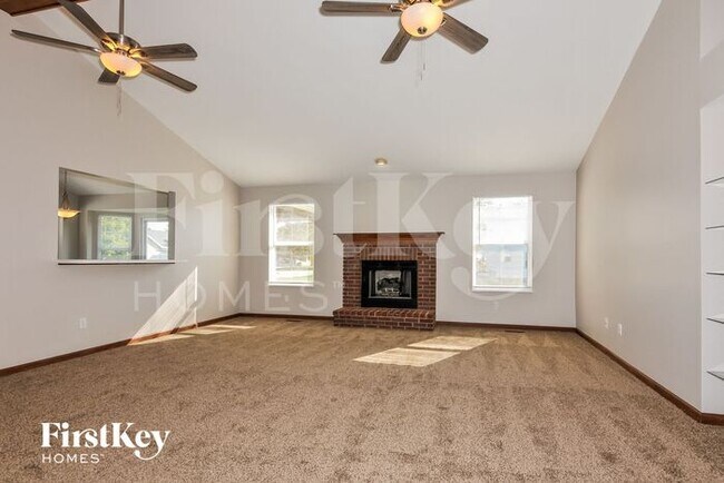 Building Photo - 2 Sassafras Parc Ct