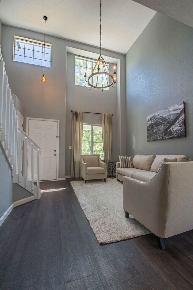 Building Photo - Immaculate 4B/3B in Superior - Available July 5th