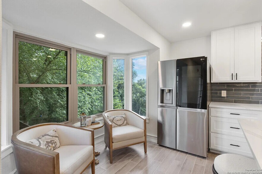 Building Photo - 123 E Brandon