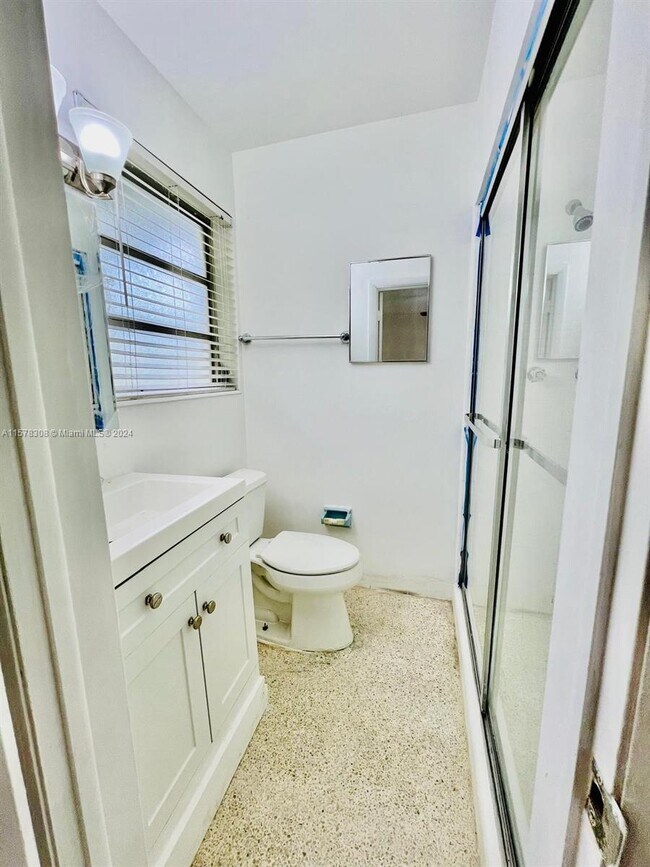 Building Photo - 18320 NE 7th Ct