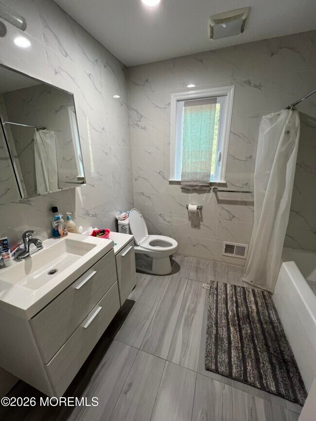 Building Photo - 8 Ridge Rd