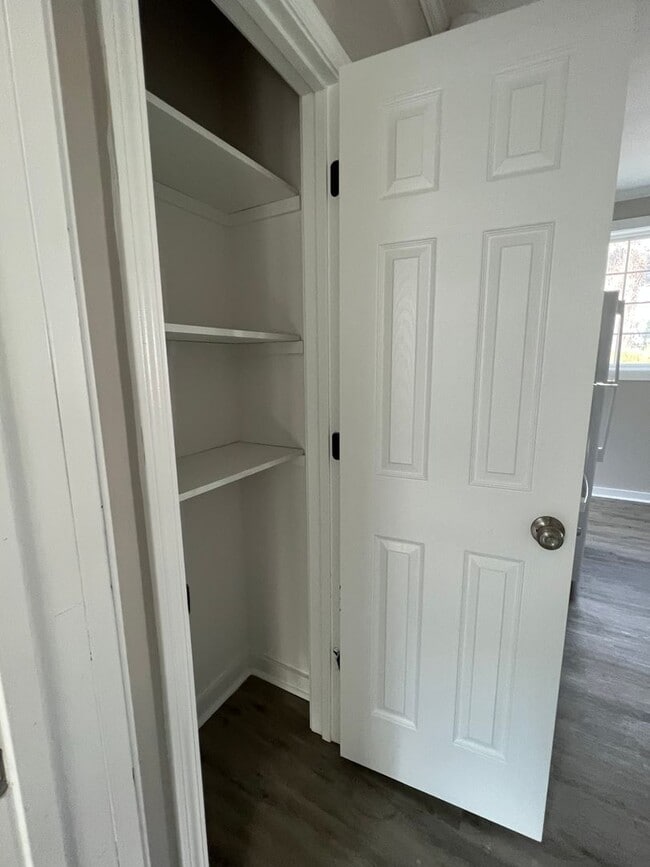 Building Photo - Cute corner lot available for August move-in