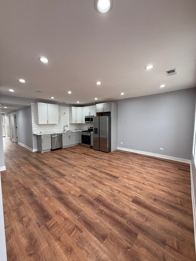 Building Photo - 4907 W Walton St