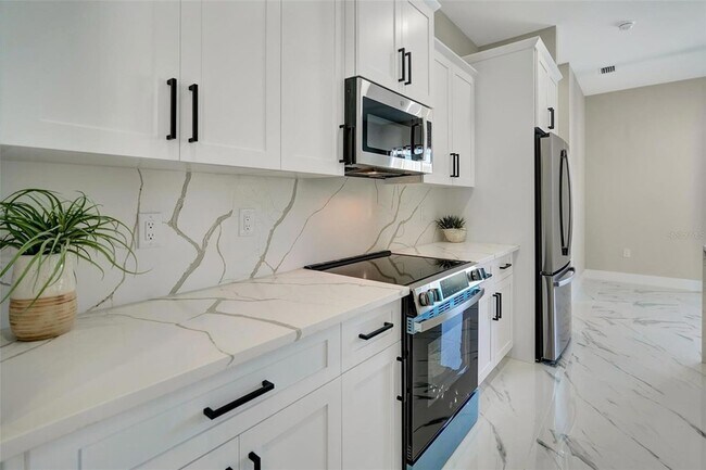 Building Photo - 212 Fairway Rd