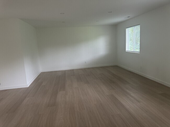 Building Photo - 36 Saxon Heights