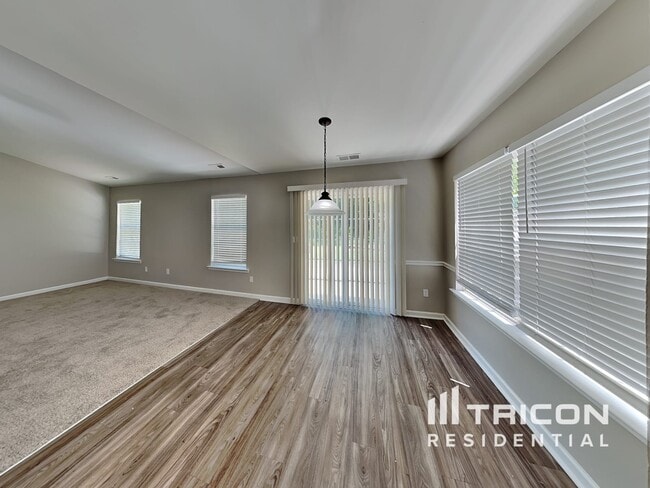 Building Photo - 2117 Clear Brook Dr