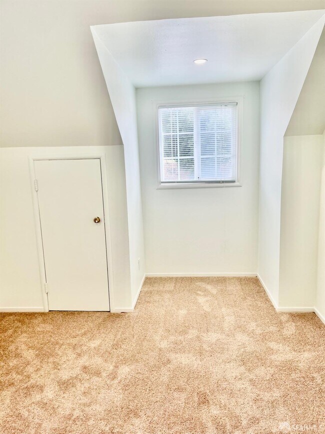 Building Photo - 5880 Olinda Rd