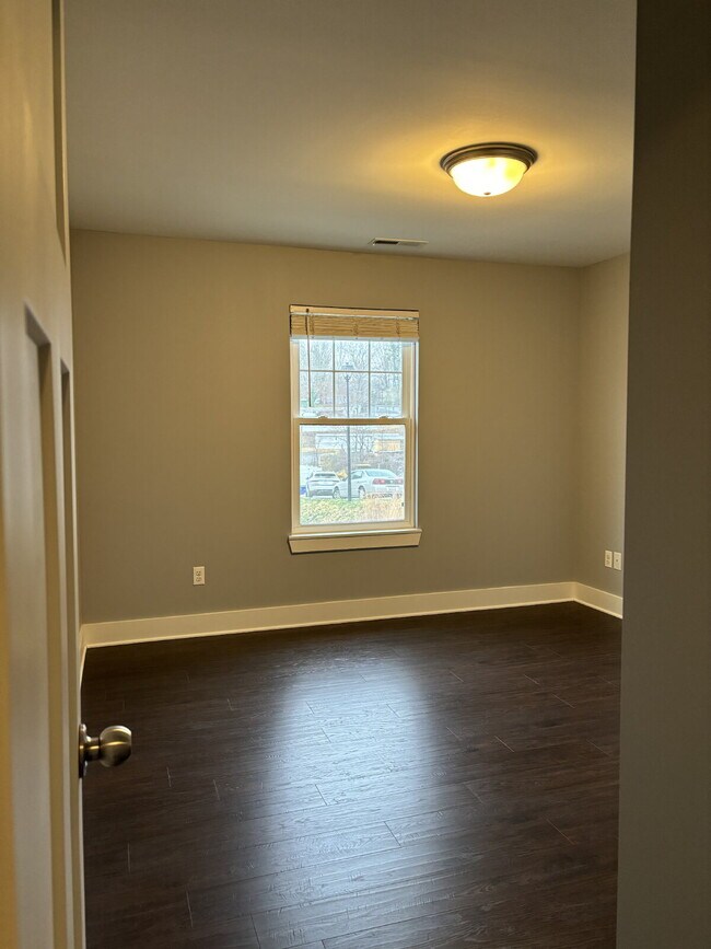Building Photo - $500 Discount 1st month - 3 bedrooms/2.5 b...