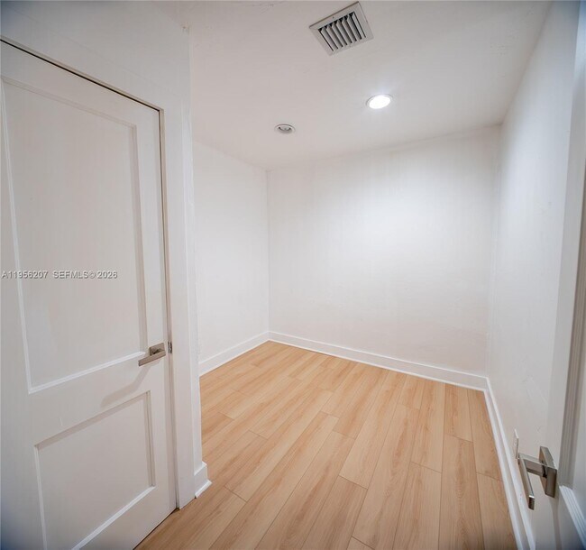 Building Photo - 1500 NW 3rd Ave