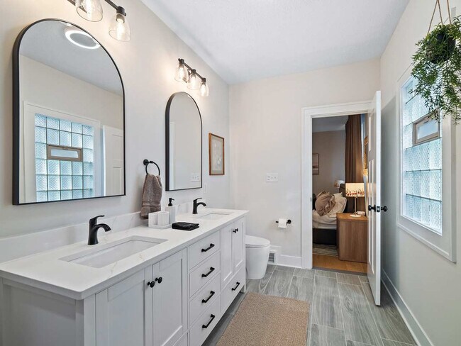 Building Photo - 18031 Larchwood Ave