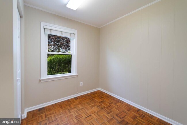 Building Photo - 610 Valley Brook Dr