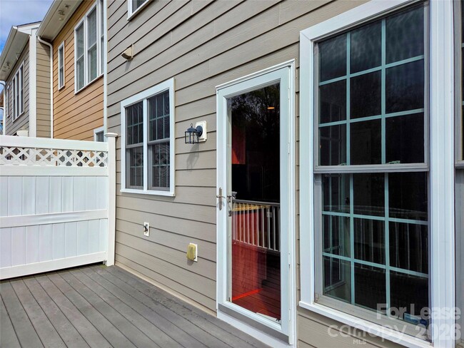 Building Photo - 1114 Drayton Ct