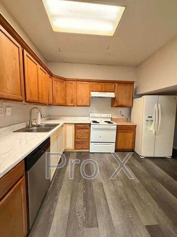 Building Photo - 210&210 1/2 S Pearl