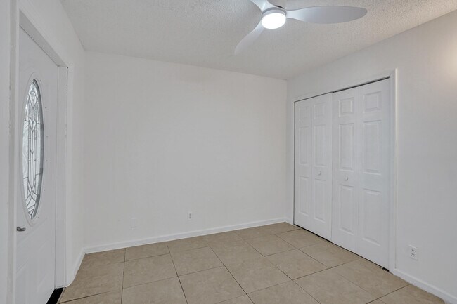 Building Photo - 820 NW 21st Way