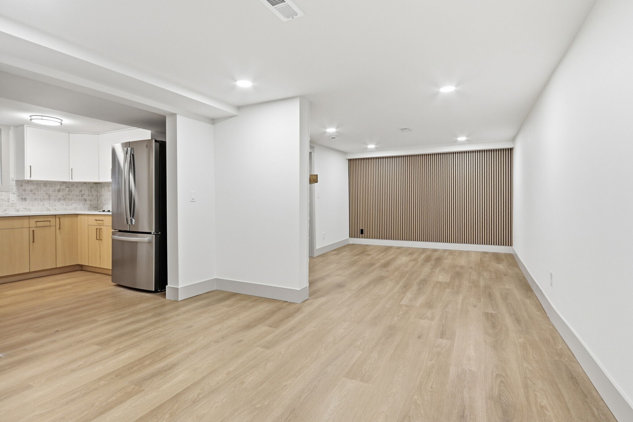 Building Photo - 437 NE Fargo St