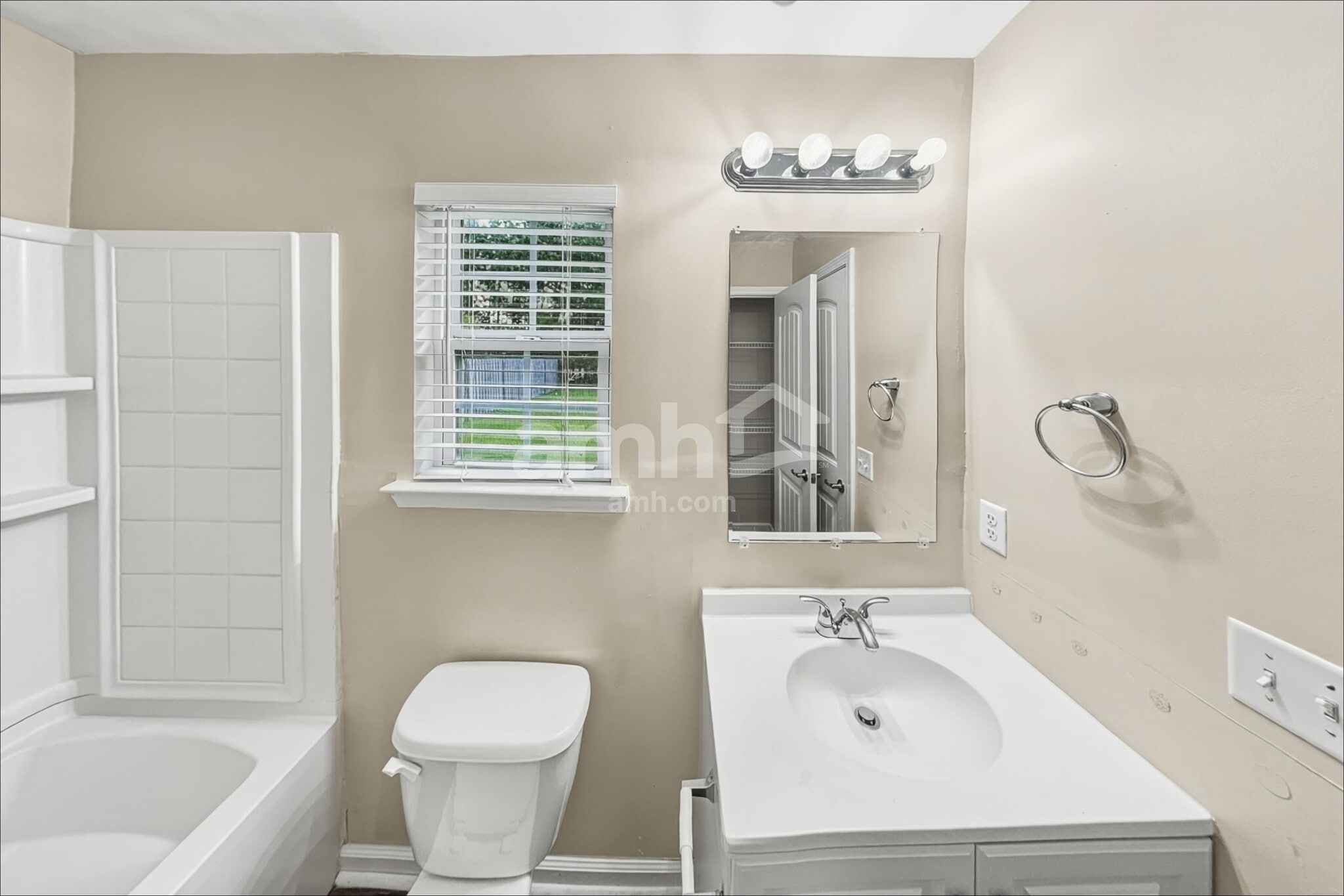 Building Photo - 298 Willow Point Cir