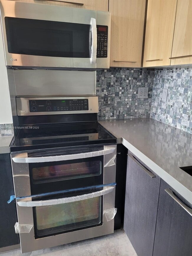 Building Photo - 3301 NE 5th Ave