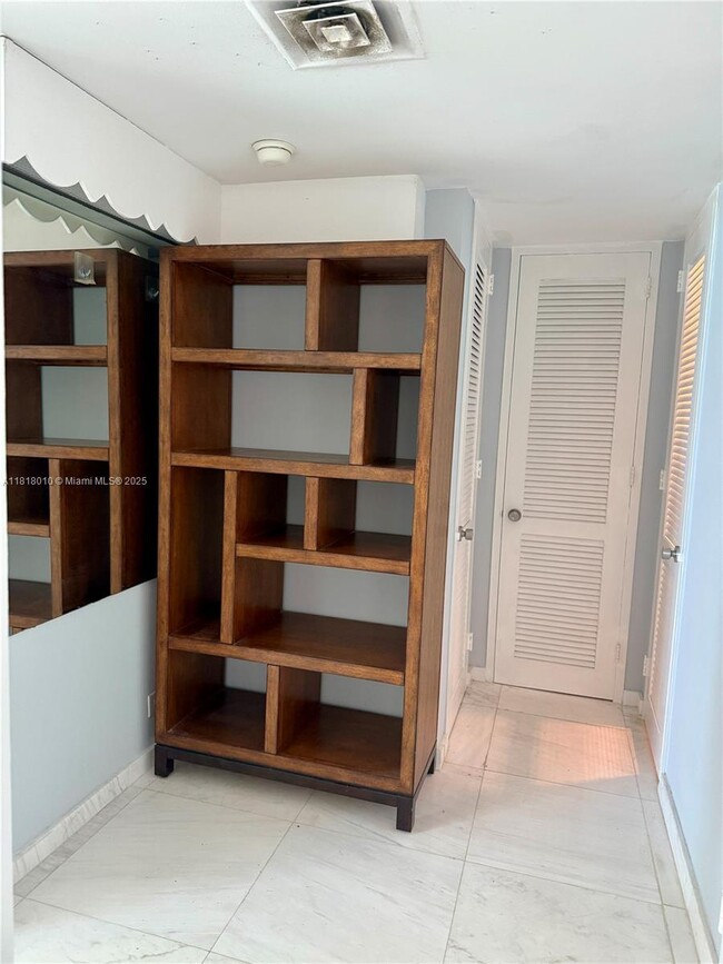 Building Photo - 5055 Collins Ave