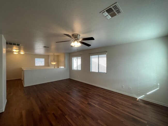 Building Photo - 4 Bedroom Home with Loft in Stonefield Com...