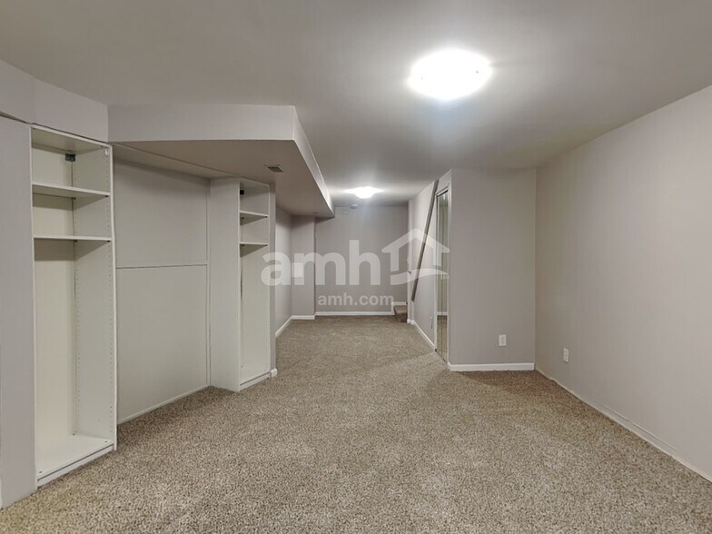 Building Photo - 205 Port Royal Cir