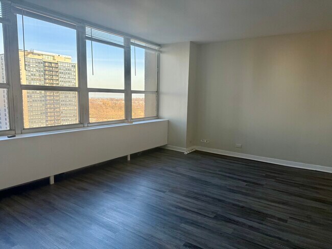 Building Photo - 655 W Irving Park Rd