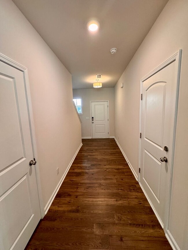 Building Photo - 3BR/2BA Townhouse in The Townes at Sherrills Ford