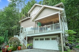 Building Photo - 3 Bed 2.5 Bath for Rent in Lake Forest Park!