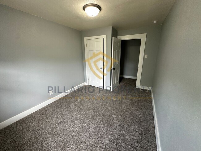 Building Photo - 2704-2704 Highland Pl