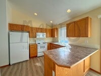 Building Photo - Beautiful Gleneden Heights Home