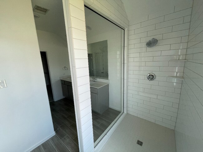 Building Photo - 4135 Balboa Dr