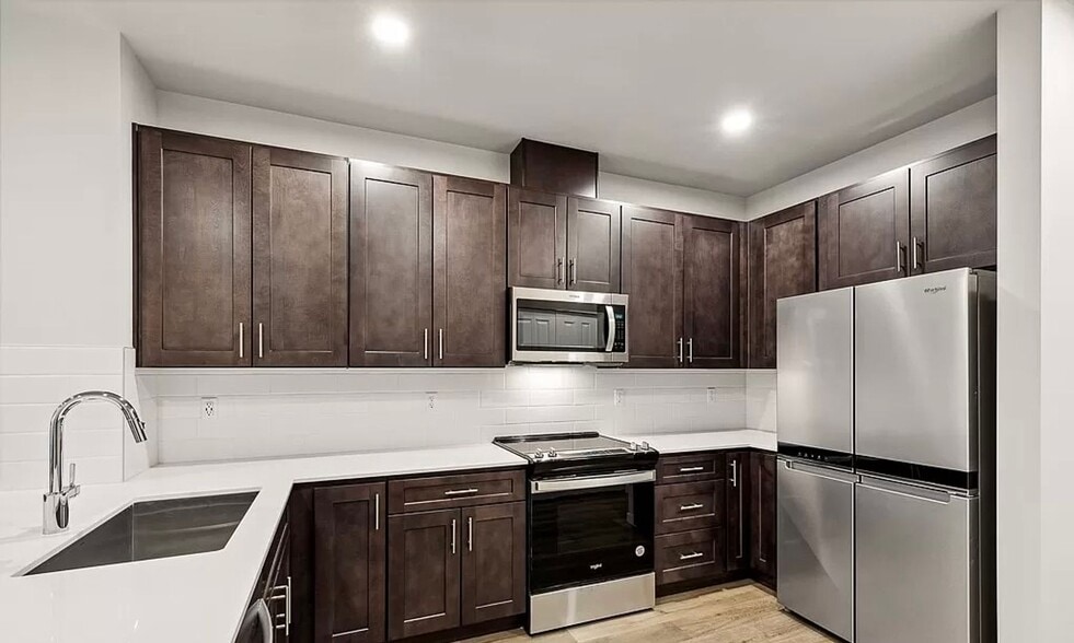 Building Photo - Brand New Townhome in Bothell