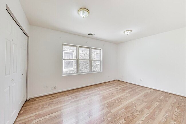 Building Photo - 4641 S Drake Ave