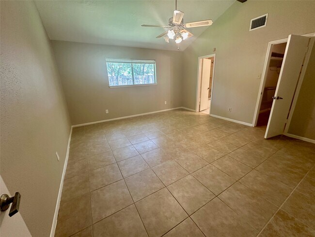 Building Photo - 2711 Colony Dr