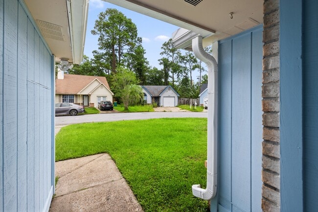 Building Photo - 3045 Yorktown Cir