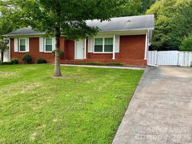 Building Photo - 819 Markwell Dr