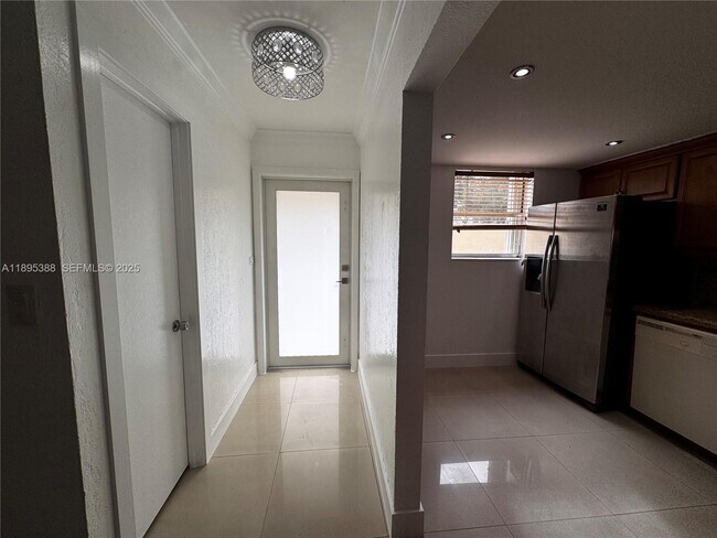 Building Photo - 8405 SW 137th Ave